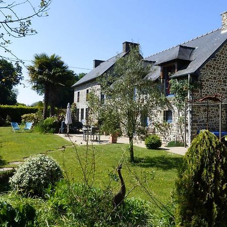 Les Petites Chapelles Bed & Breakfast Saint-Pierre-de-Plesguen Екстериор снимка