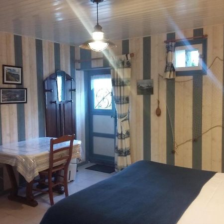 Les Petites Chapelles Bed & Breakfast Saint-Pierre-de-Plesguen Екстериор снимка