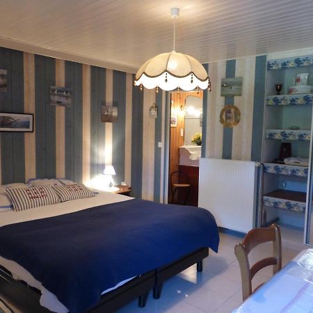 Les Petites Chapelles Bed & Breakfast Saint-Pierre-de-Plesguen Екстериор снимка