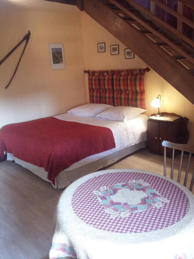 Les Petites Chapelles Bed & Breakfast Saint-Pierre-de-Plesguen Екстериор снимка