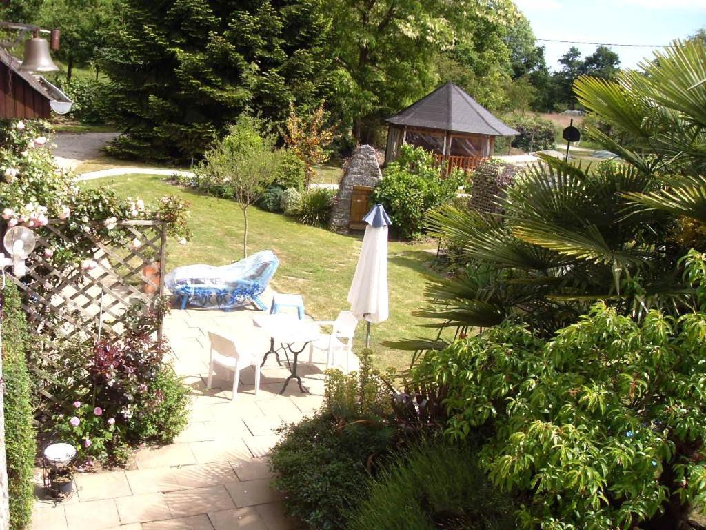 Les Petites Chapelles Bed & Breakfast Saint-Pierre-de-Plesguen Екстериор снимка