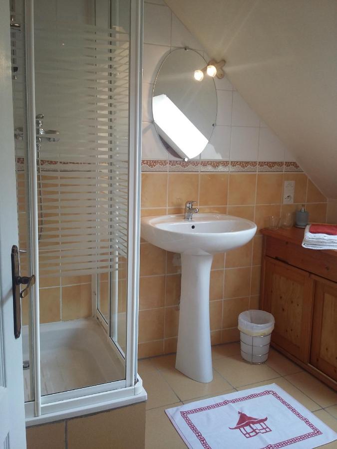 Les Petites Chapelles Bed & Breakfast Saint-Pierre-de-Plesguen Екстериор снимка