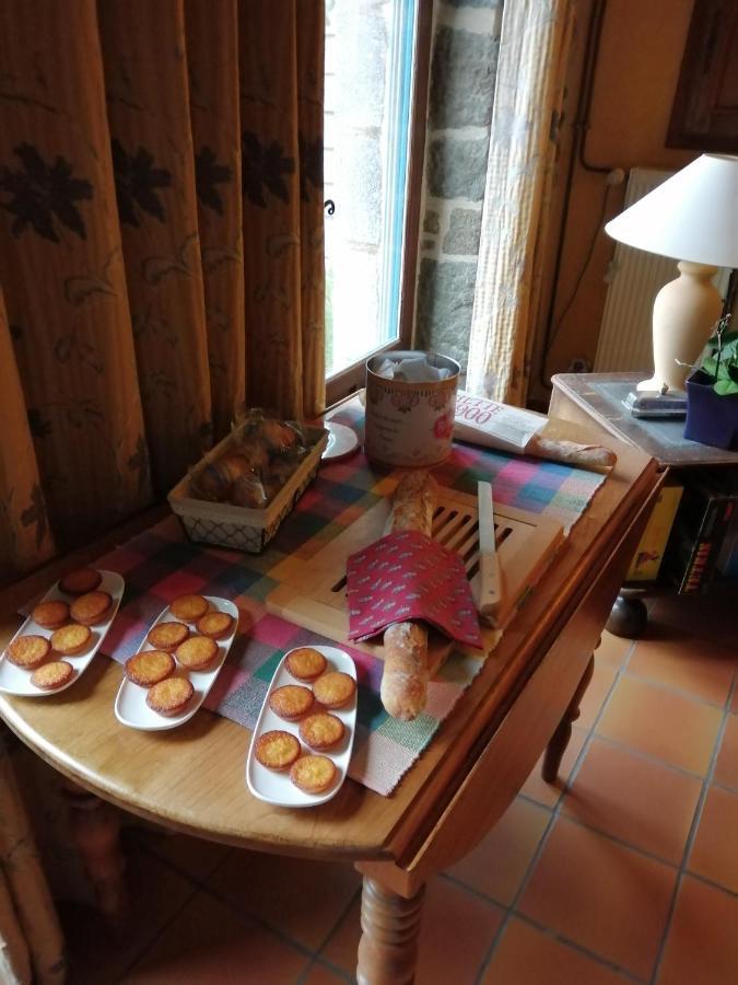 Les Petites Chapelles Bed & Breakfast Saint-Pierre-de-Plesguen Екстериор снимка