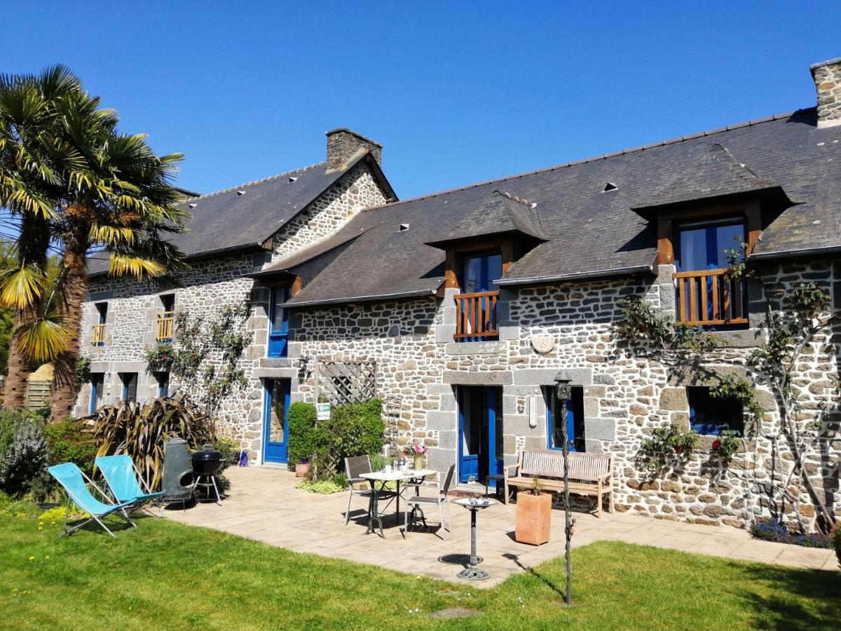 Les Petites Chapelles Bed & Breakfast Saint-Pierre-de-Plesguen Екстериор снимка