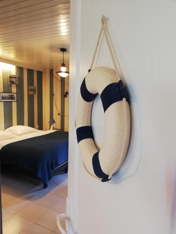 Les Petites Chapelles Bed & Breakfast Saint-Pierre-de-Plesguen Екстериор снимка