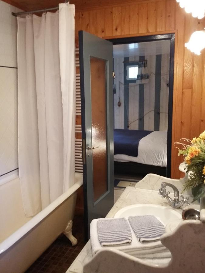 Les Petites Chapelles Bed & Breakfast Saint-Pierre-de-Plesguen Екстериор снимка